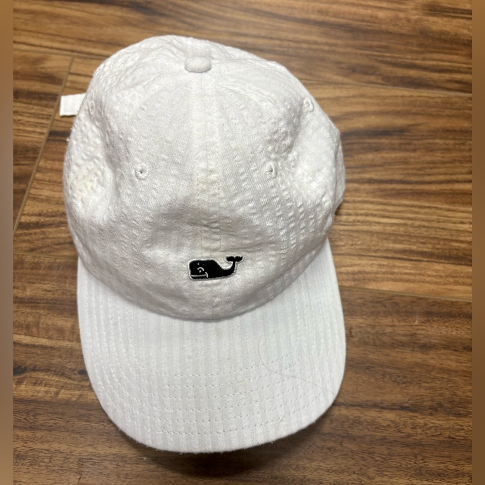 Vineyard Vines white light whale logo adjustable cap, unisex